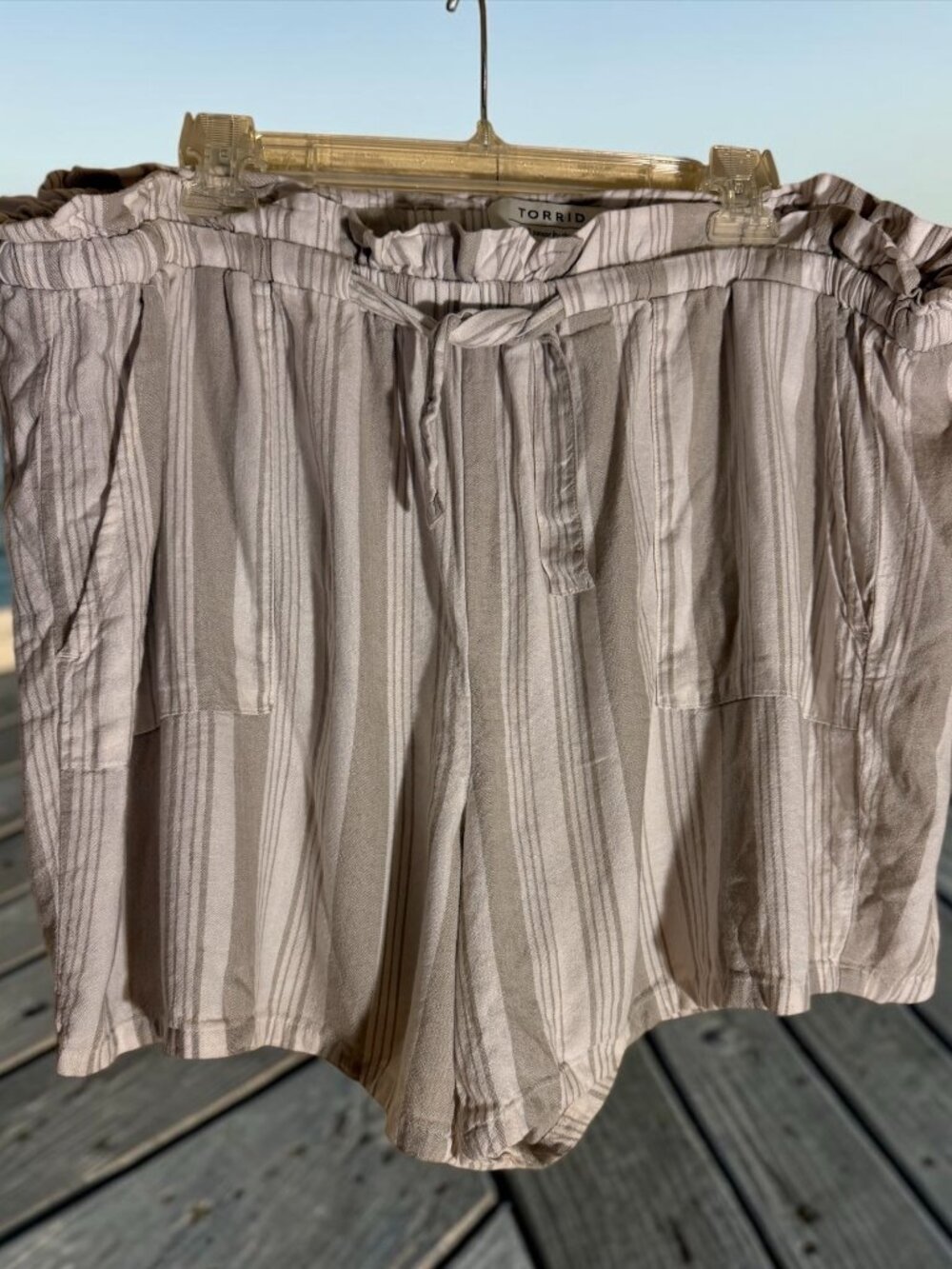 NWOT Torrid Taupe Stripe Drawstring Paperbag Waist Linen Blend Shorts Sz 1 (1X)